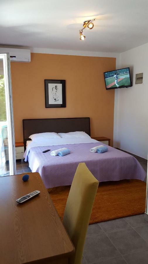 Pansion Kaleb Bed & Breakfast Brbinj Luaran gambar