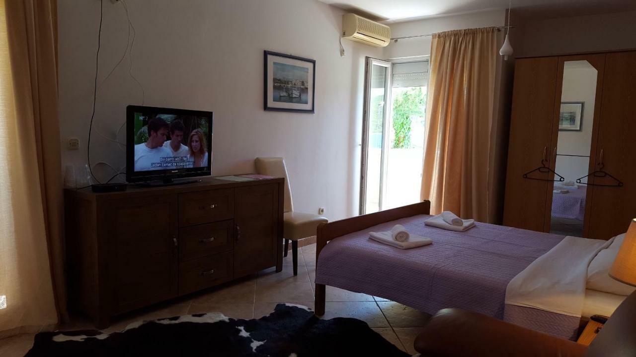 Pansion Kaleb Bed & Breakfast Brbinj Luaran gambar